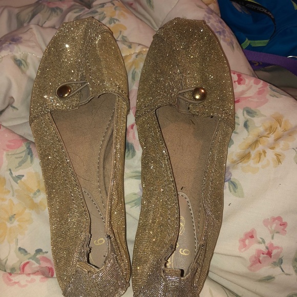 Cute slide on shoes - Picture 1 of 2